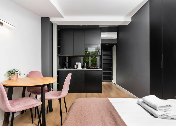 Smart Apartments - Old Town & Main Train Station - By Upstairs